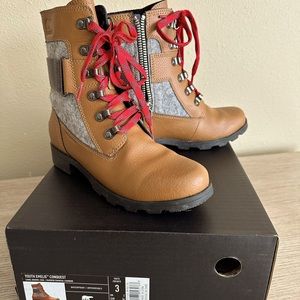 Sorel Youth Emelie Conquest boots